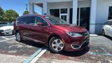 Used 2017 Chrysler Pacifica Touring-L Plus image 2
