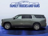 Used 2023 Chevrolet Suburban Premier image 2
