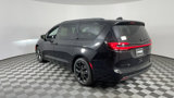 New 2025 Chrysler Pacifica Limited image 6