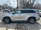 Used 2018 Toyota Highlander XLE image 3