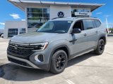 New 2025 Volkswagen Atlas Peak Edition SE image 2