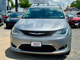 Used 2018 Chrysler Pacifica Limited image 2