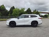 Used 2022 Toyota Highlander XLE image 2