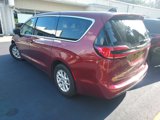 Used 2023 Chrysler Pacifica Touring-L image 3