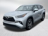Used 2024 Toyota Highlander XLE image 3