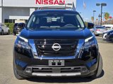 New 2025 Nissan Pathfinder SL image 2