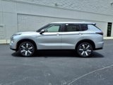 New 2025 Mitsubishi Outlander SE image 2