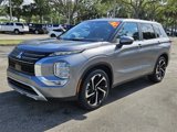 Used 2024 Mitsubishi Outlander SE image 2
