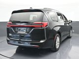 Used 2022 Chrysler Pacifica Touring-L image 5