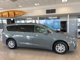 Used 2022 Chrysler Pacifica Touring-L image 4