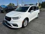 Used 2022 Chrysler Pacifica Touring-L image 2
