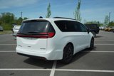 New 2025 Chrysler Pacifica Limited w/ Uconnect Theater Family Group image 5