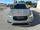 Used 2022 Chrysler Pacifica Touring-L image 3