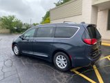 Used 2020 Chrysler Pacifica Touring-L image 3