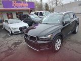 Used 2022 Volvo XC40 T5 Momentum image 3