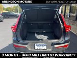 Used 2022 Volvo XC40 T5 Momentum image 5