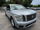 Used 2018 Nissan Titan SV image 3
