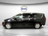 Used 2023 Chrysler Pacifica Touring-L image 4