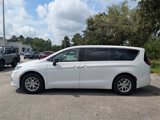 Used 2024 Chrysler Pacifica Touring-L image 6