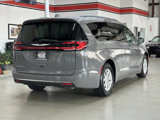 Used 2022 Chrysler Pacifica Touring-L image 2
