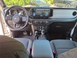 Used 2025 Jeep Gladiator Sport image 5