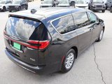 Used 2023 Chrysler Pacifica Touring-L image 5