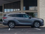 Used 2022 Toyota Highlander XLE image 4