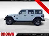 Used 2025 Jeep Wrangler Sahara image 4
