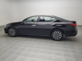Used 2023 Nissan Altima 2.5 SV image 3