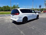 New 2024 Chrysler Pacifica Select w/ Uconnect Theater Family Group image 4