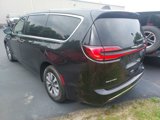 Used 2023 Chrysler Pacifica Touring-L image 3