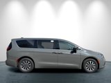 New 2025 Chrysler Pacifica Select image 3