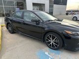 Used 2023 Toyota Camry SE image 2