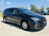 Used 2023 Chrysler Pacifica Touring-L image 2