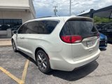 Used 2020 Chrysler Pacifica Limited w/ Tire & Wheel Group image 2