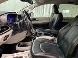 Used 2022 Chrysler Pacifica Touring-L image 3