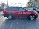 Used 2017 Nissan Pathfinder SV image 3
