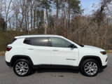 Used 2024 Jeep Compass Latitude image 5