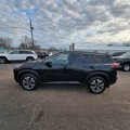 Used 2023 Nissan Rogue SV image 2