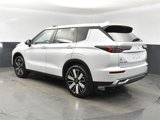 New 2025 Mitsubishi Outlander SE image 3