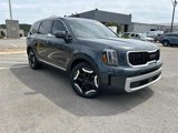 Used 2024 Kia Telluride EX w/ EX Captain's Chair Package image 2