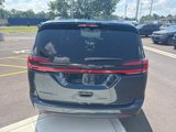 Used 2023 Chrysler Pacifica Limited w/ S Appearance Package image 6