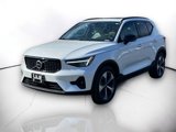 Used 2023 Volvo XC40 B4 Ultimate image 2