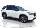 New 2025 Nissan Pathfinder Platinum image 2
