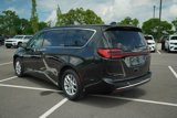 Used 2023 Chrysler Pacifica Touring-L image 3