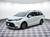 Used 2025 Toyota Sienna XLE image 3