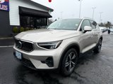 Used 2023 Volvo XC40 B5 Plus image 3