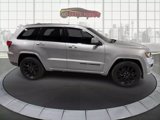 Used 2017 Jeep Grand Cherokee Limited w/ Luxury Group II image 2