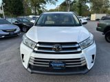 Used 2017 Toyota Highlander Limited Platinum image 2