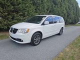 Used 2017 Dodge Grand Caravan SXT image 2